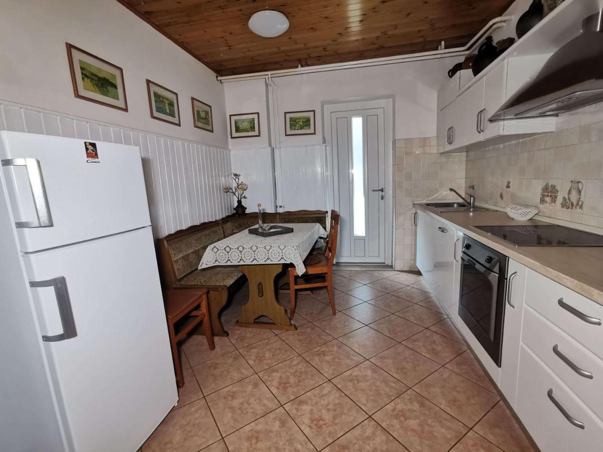 Pri Noni "Istracycle" Apartment Люция Екстериор снимка