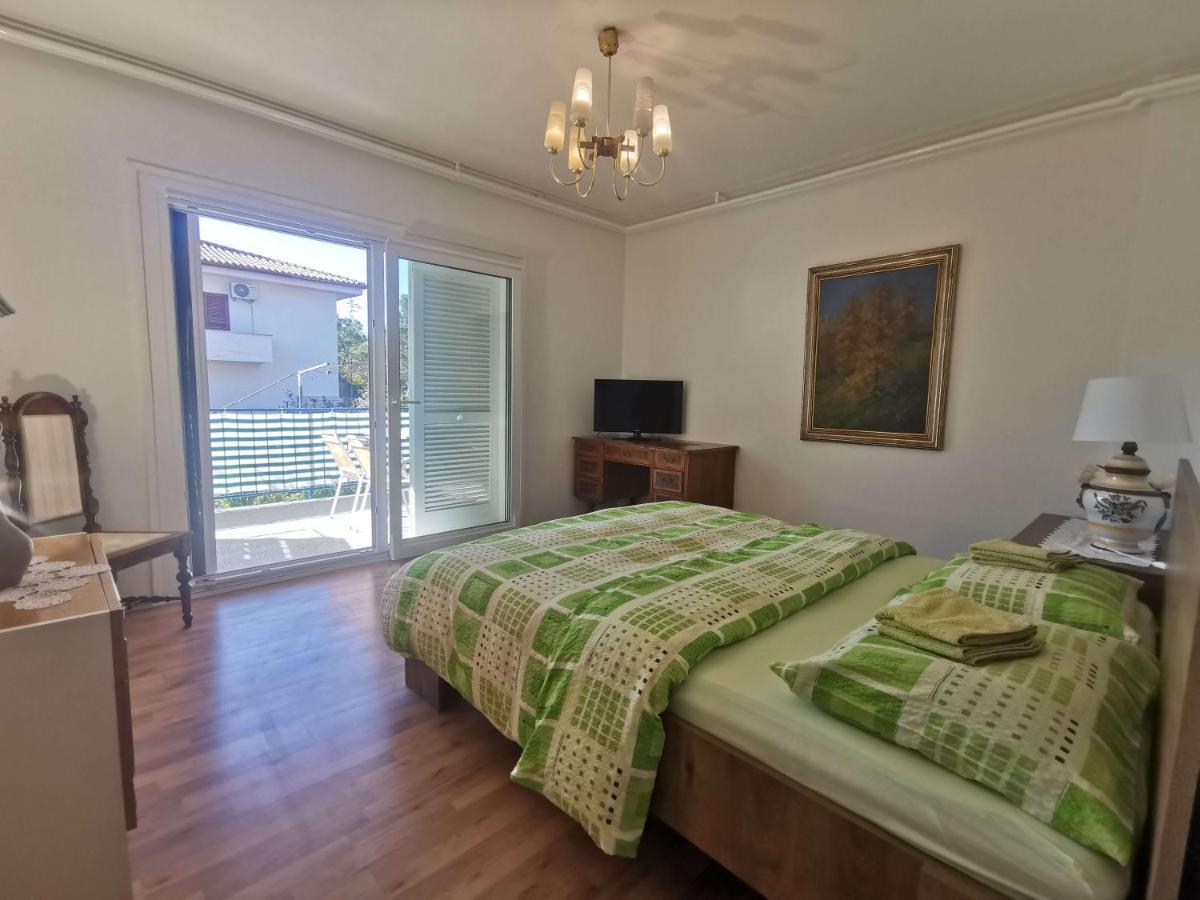 Pri Noni "Istracycle" Apartment Люция Екстериор снимка