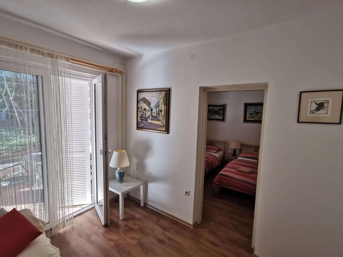Pri Noni "Istracycle" Apartment Люция Екстериор снимка