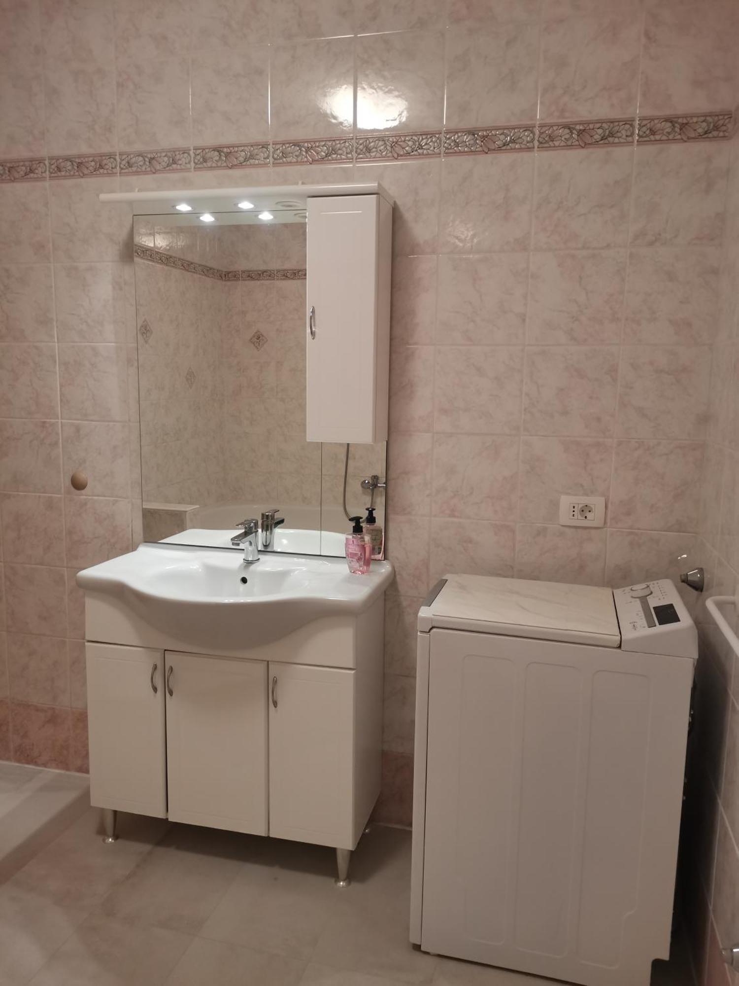 Pri Noni "Istracycle" Apartment Люция Екстериор снимка