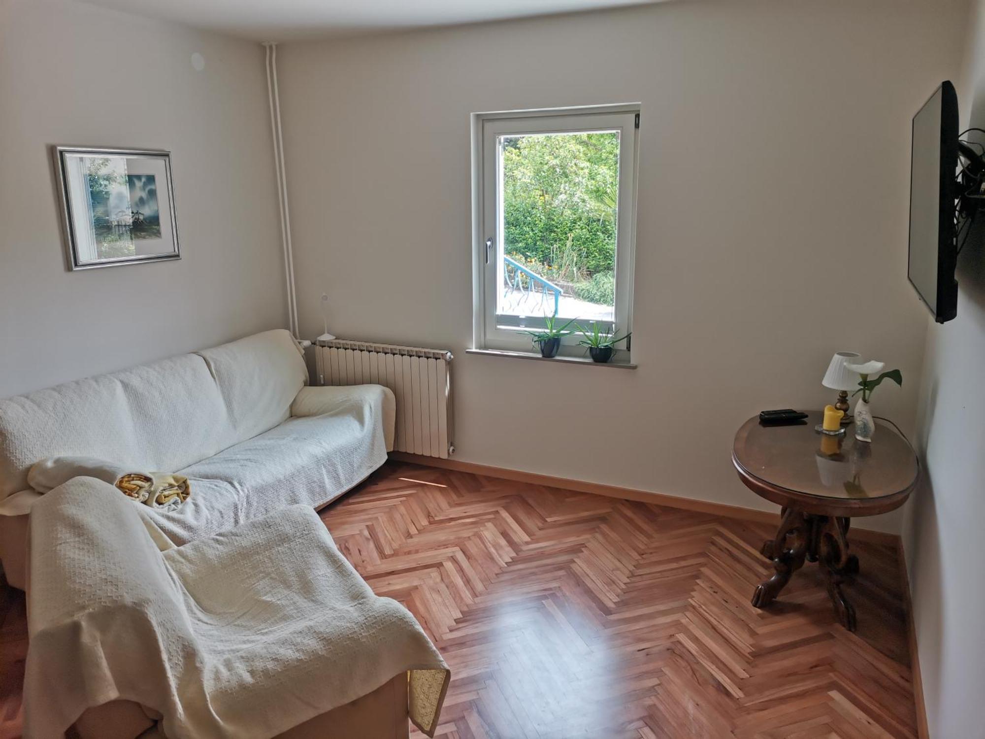Pri Noni "Istracycle" Apartment Люция Екстериор снимка