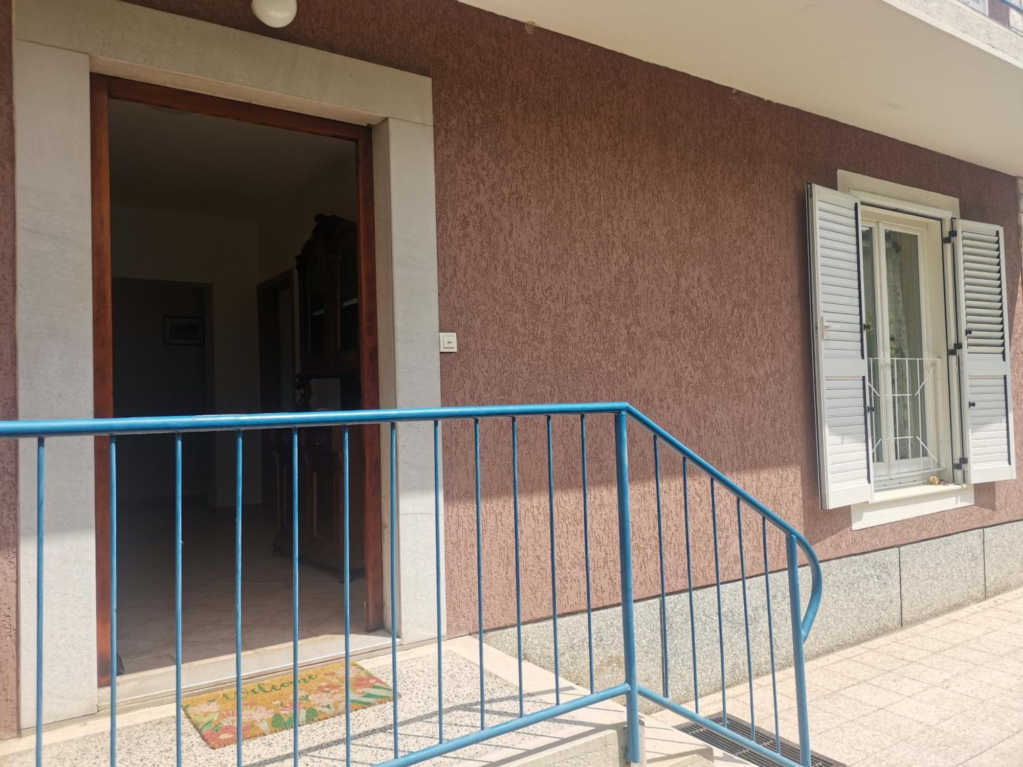 Pri Noni "Istracycle" Apartment Люция Екстериор снимка